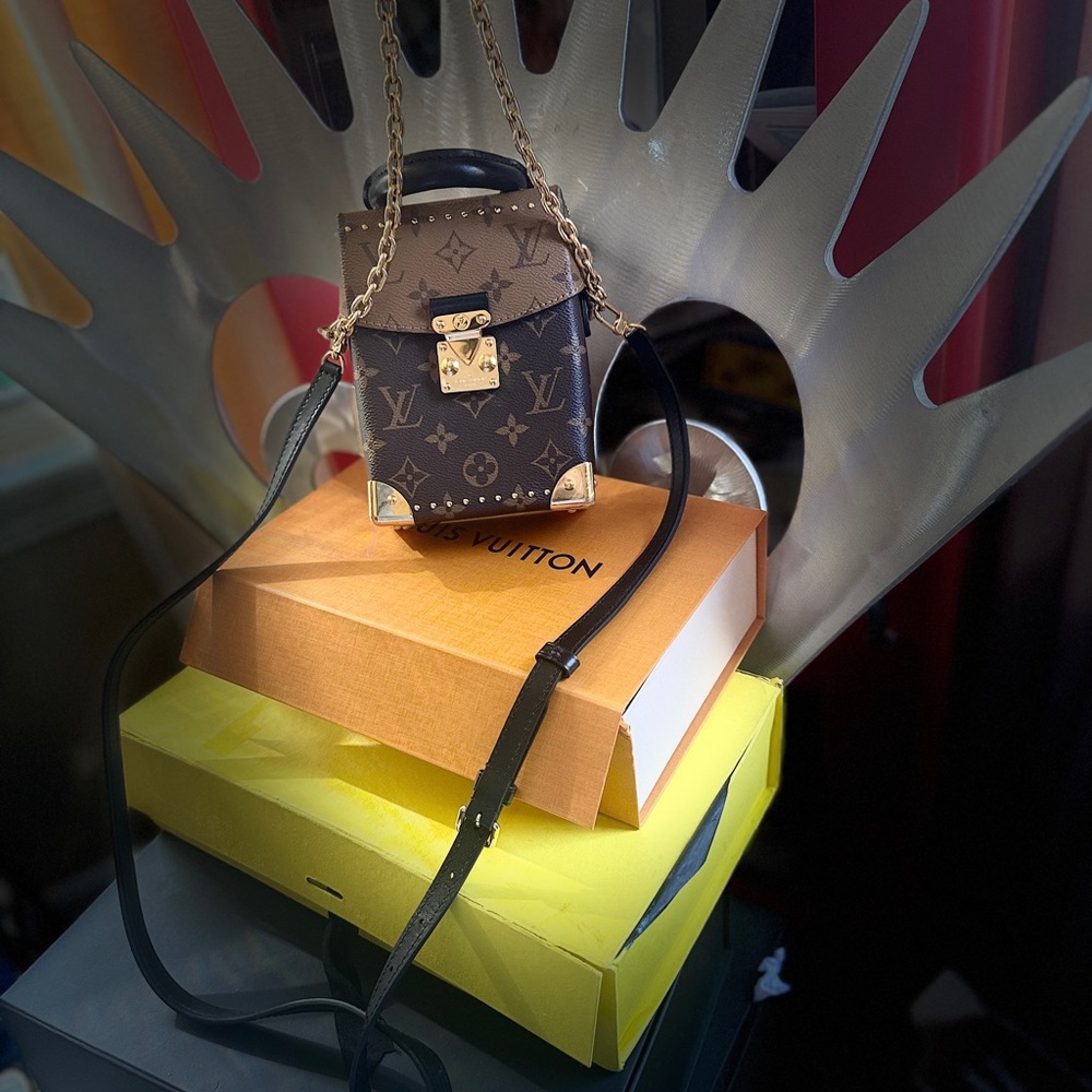 Louis Vuitton camera box. Worn once. ORIGINAL BOX AND BAG - Picture 5 of 11
